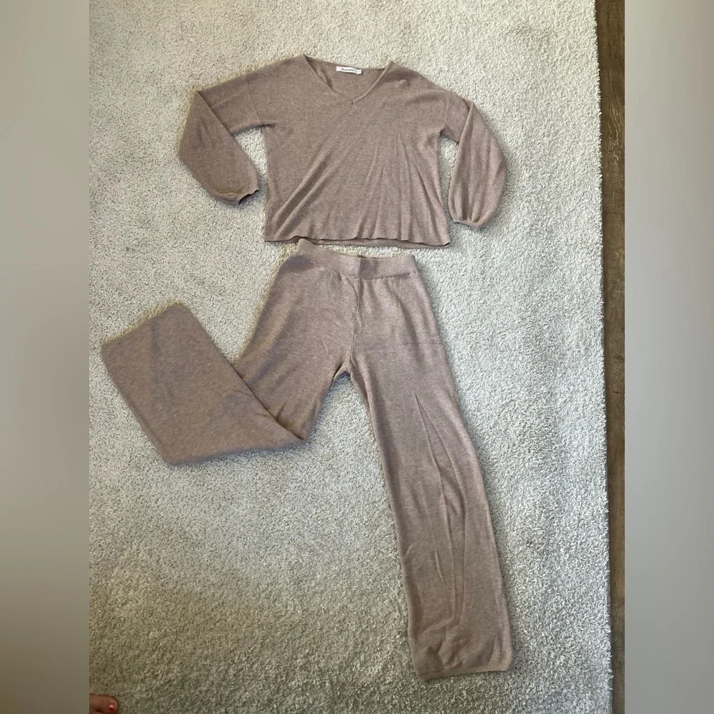 Sweater set - Picture 1 of 3